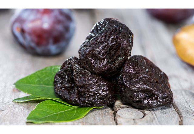 Dried plum: and its benefits are amazing