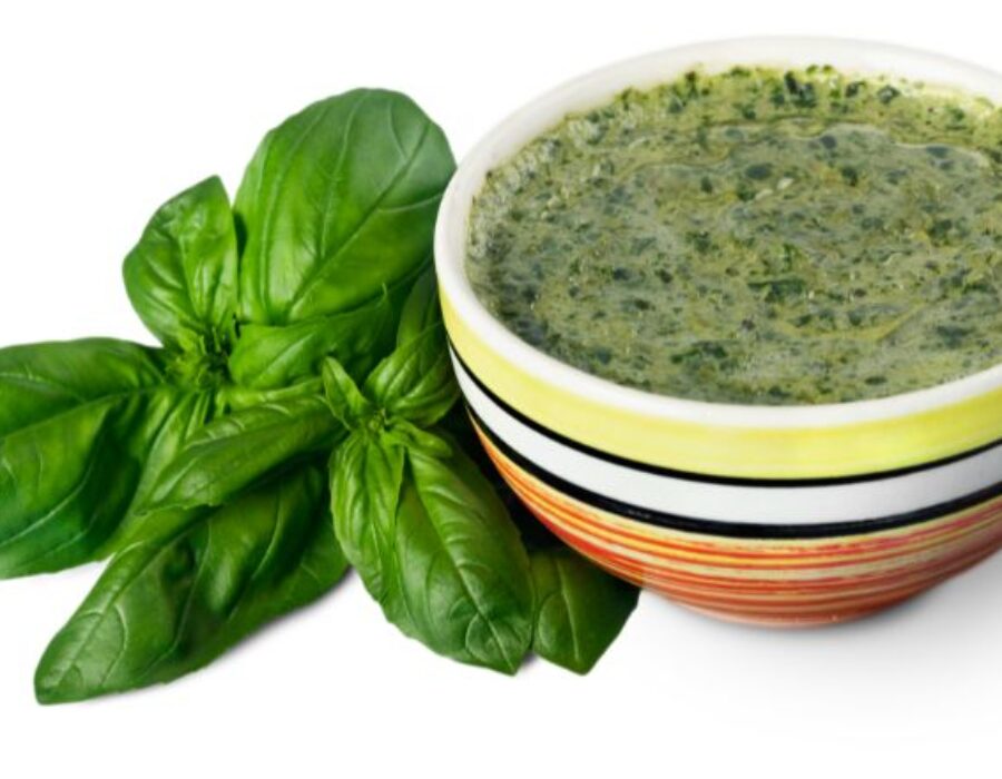 The many different benefits of basil leaves